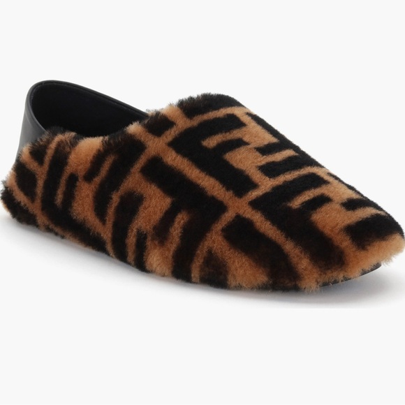 Fendi Shoes - 🔥🔥HOST PICK 🔥🔥NIB FENDI LOGO GENUINE SHEARLING SLIPPERS- size 42